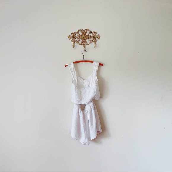 2 Piece Lounge Outfit Matching Set Linen Shorts and Crop Top - Picture 3 of 9